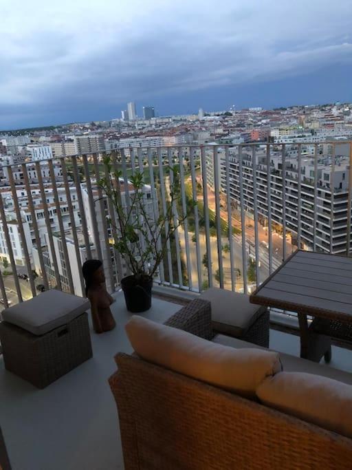 Stunning View Over Vienna In City Center Apartment Exterior photo