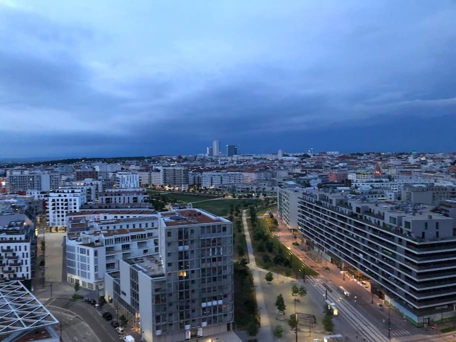 Stunning View Over Vienna In City Center Apartment Exterior photo